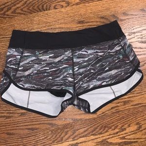lululemon athletica speed up short shorts